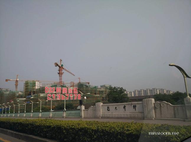 登云大桥旁